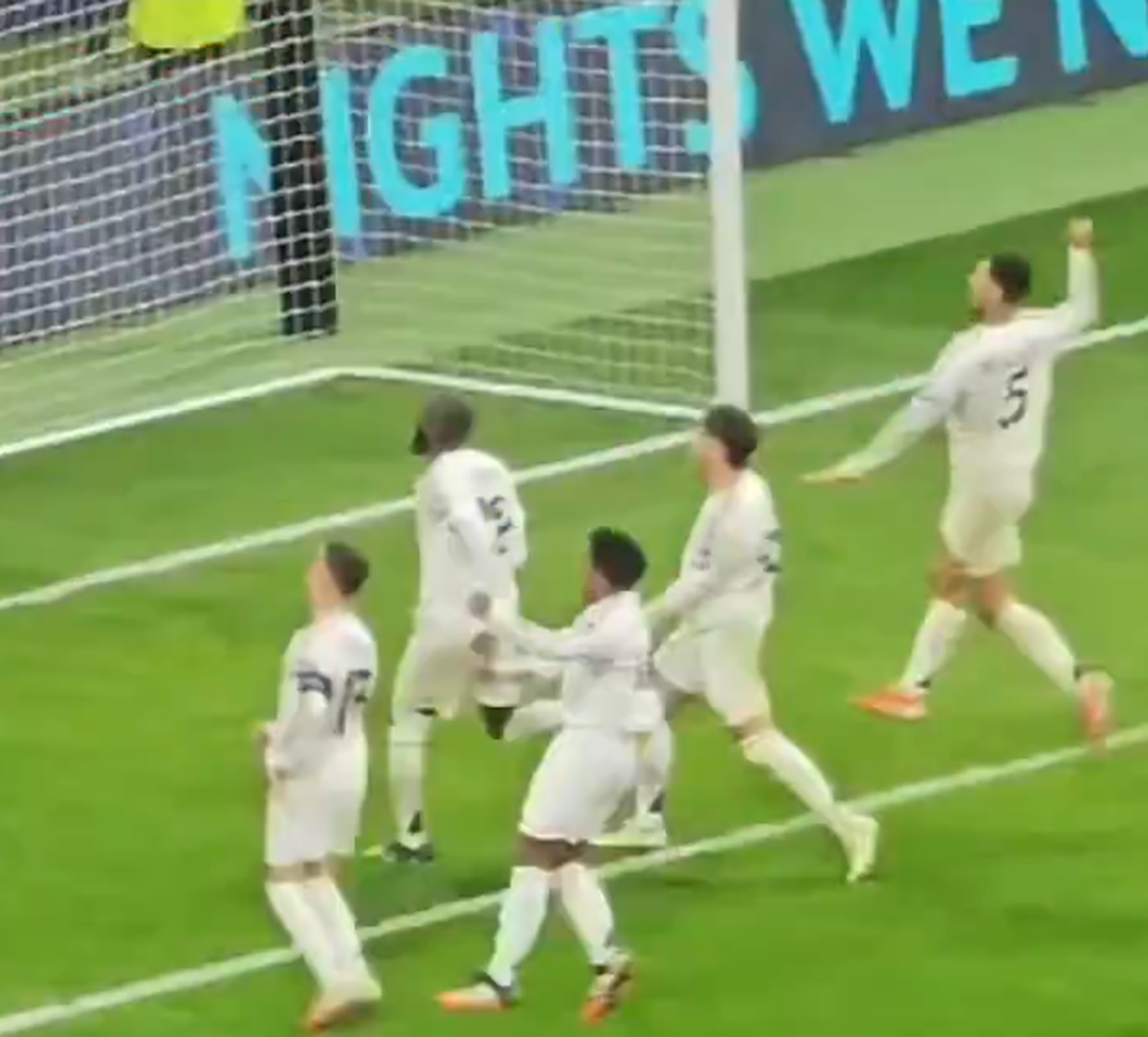 4 fotbaliști de la Real Madrid vor fi anchetați de UEFA, în urma gesturilor scandaloase de la finalul meciului!