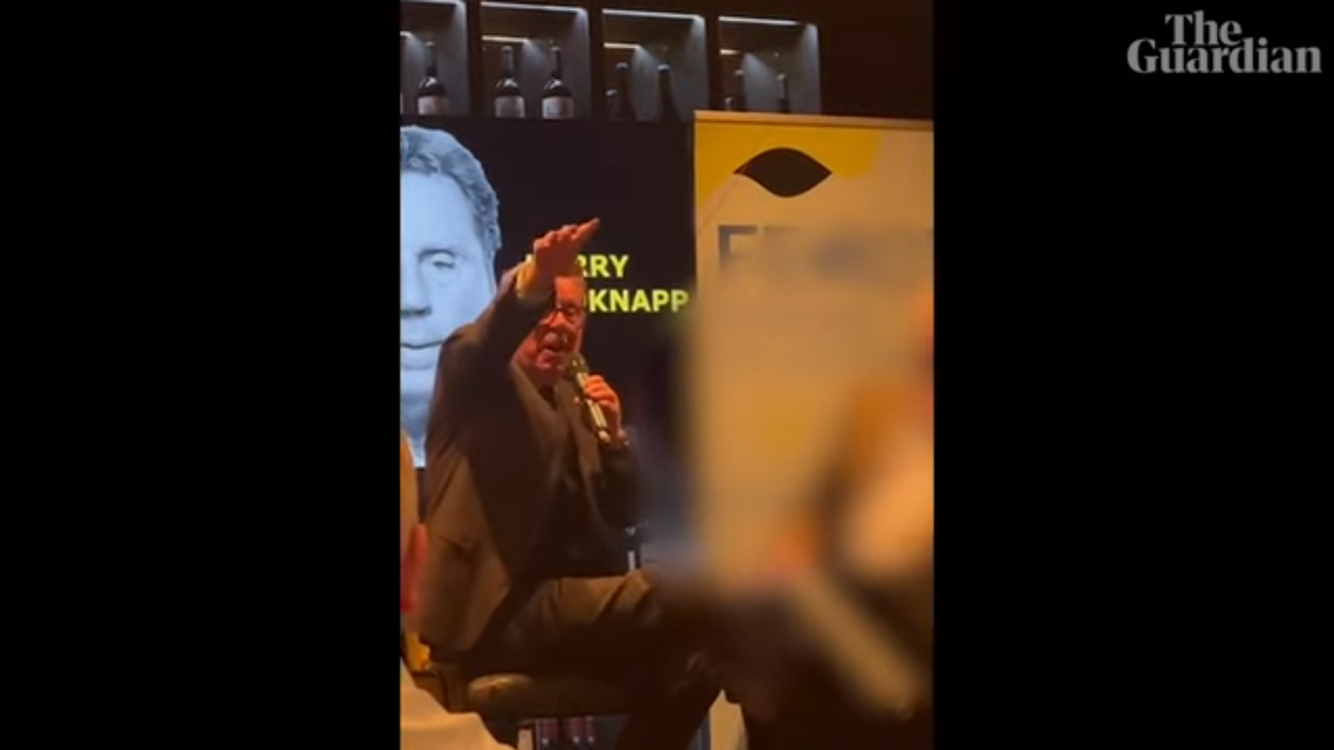 Celebrul antrenor englez e acuzat că a făcut salutul nazist pe scenă, după ce l-a numit pe Thomas Tuchel „spion german”!