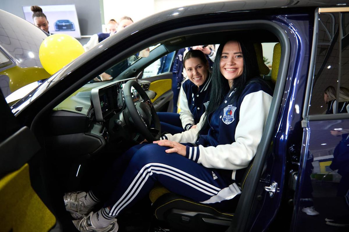Handbalistele Dunării Brăila, vizită în showroom pentru noul Renault 5: „O experiență unică”