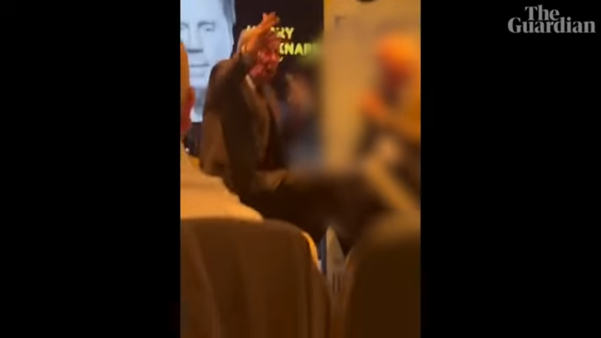 Celebrul antrenor englez e acuzat că a făcut salutul nazist pe scenă, după ce l-a numit pe Thomas Tuchel „spion german”!