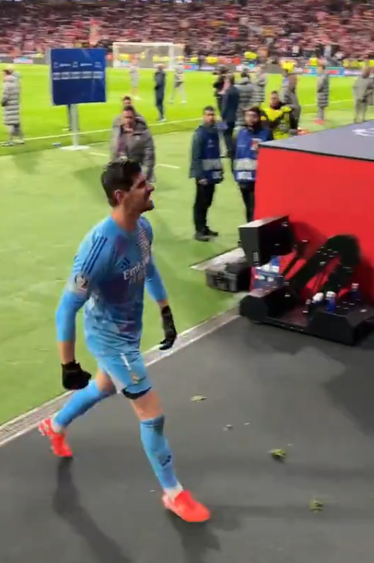 4 fotbaliști de la Real Madrid vor fi anchetați de UEFA, în urma gesturilor scandaloase de la finalul meciului!