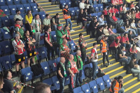 Dinamo a fost învinsă de Magdeburg, scor 26-30, în prima manșă a play-off-ului pentru sferturile Ligii Campionilor la handbal masculin. Atmosfera a fost una deosebită, cu un moment de fair-play deplin în pauză.