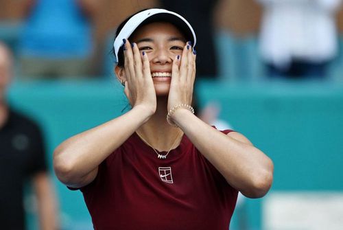 Alexandra Eala la finalul partidei cu Iga Swiatek FOTO Imagi Images