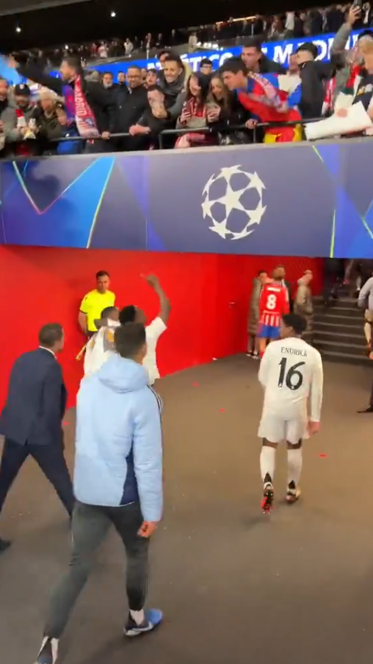 4 fotbaliști de la Real Madrid vor fi anchetați de UEFA, în urma gesturilor scandaloase de la finalul meciului!