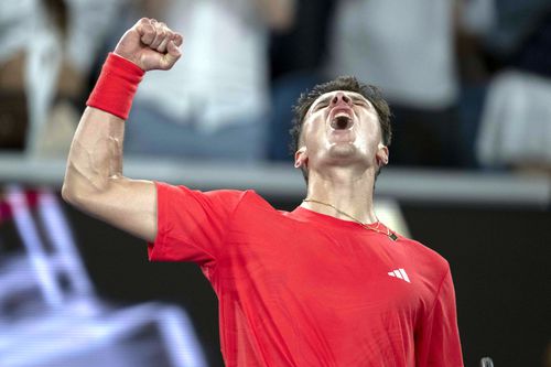 Jakub Mensik s-a calificat în semifinalele turneului de la Miami