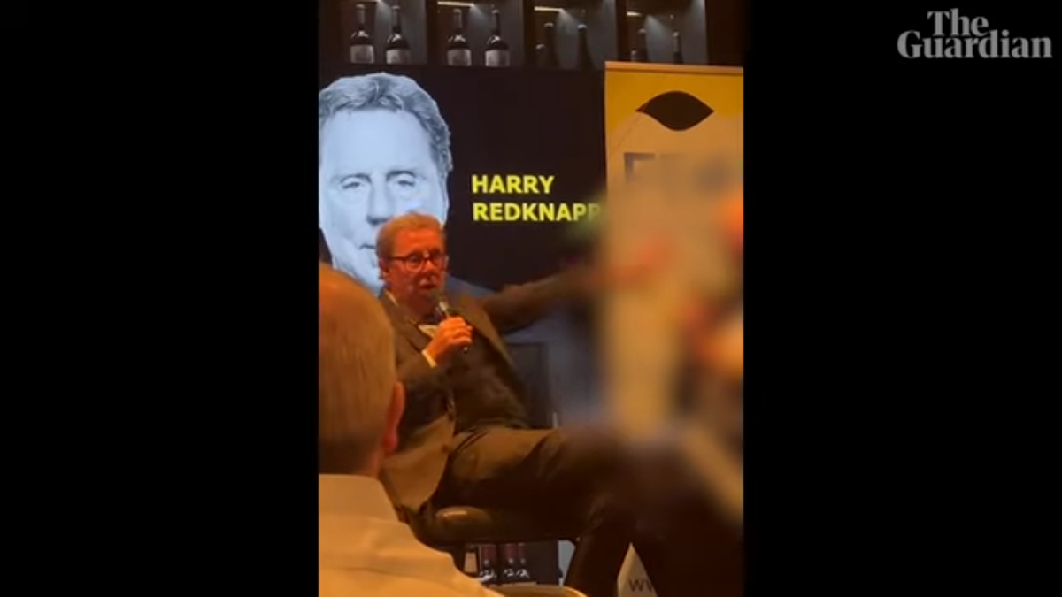 Celebrul antrenor englez e acuzat că a făcut salutul nazist pe scenă, după ce l-a numit pe Thomas Tuchel „spion german”!