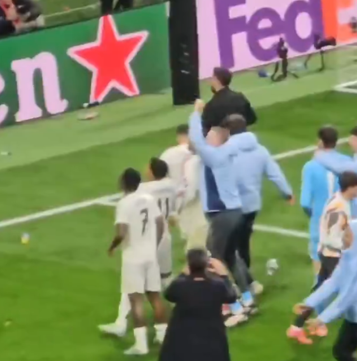 4 fotbaliști de la Real Madrid vor fi anchetați de UEFA, în urma gesturilor scandaloase de la finalul meciului!