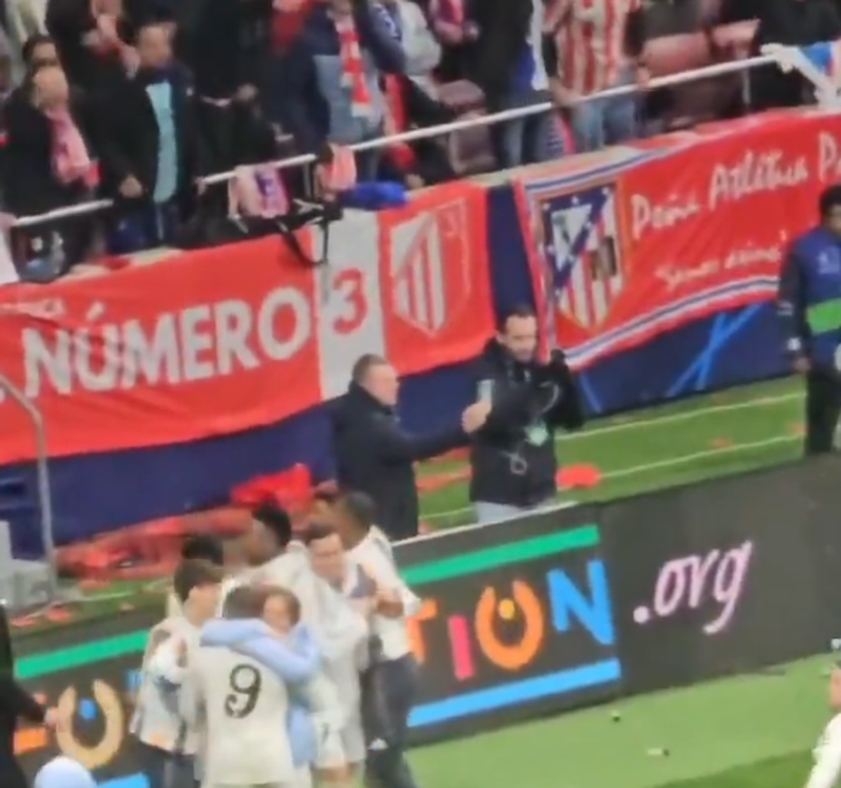 4 fotbaliști de la Real Madrid vor fi anchetați de UEFA, în urma gesturilor scandaloase de la finalul meciului!