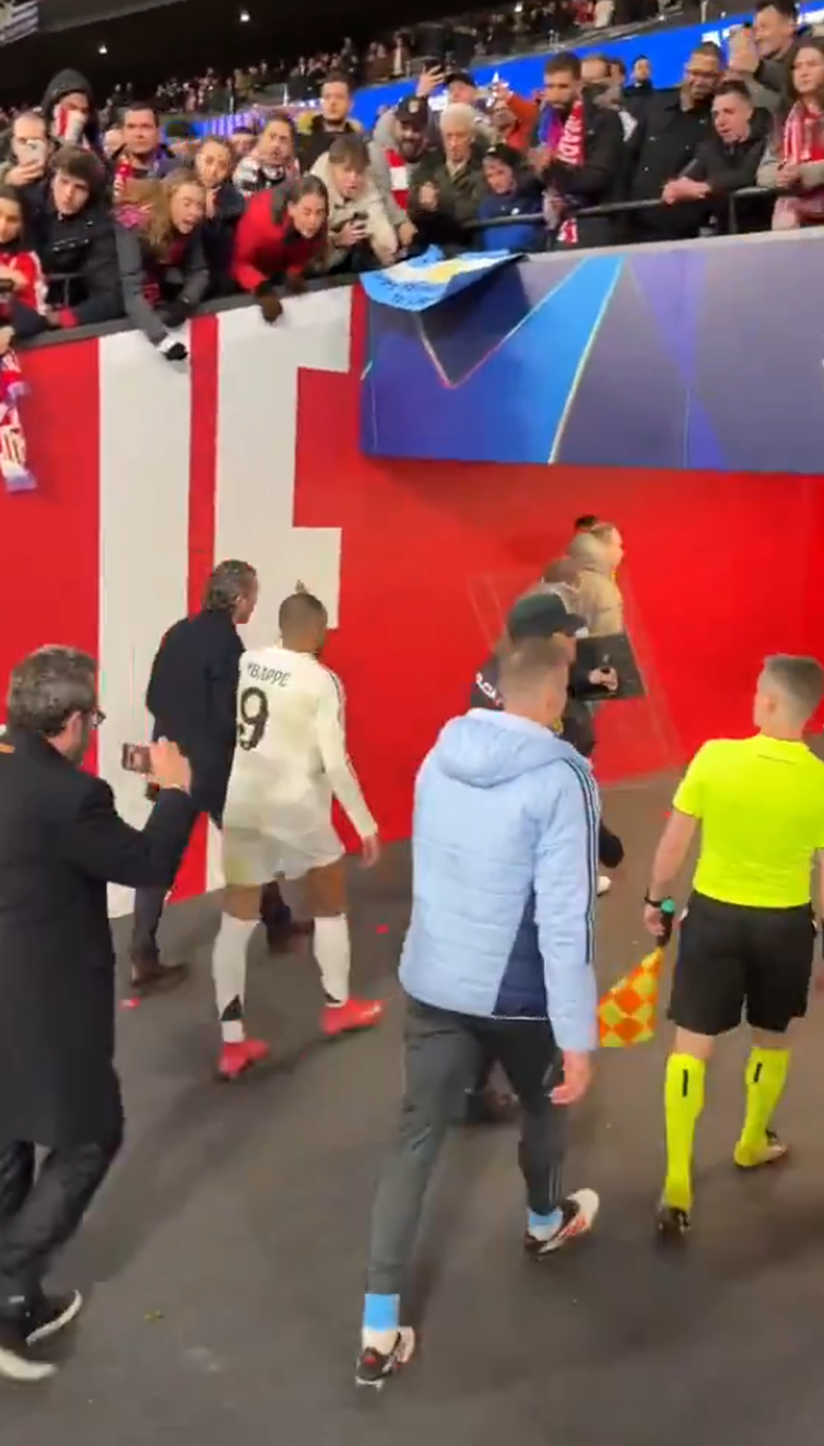 4 fotbaliști de la Real Madrid vor fi anchetați de UEFA, în urma gesturilor scandaloase de la finalul meciului!