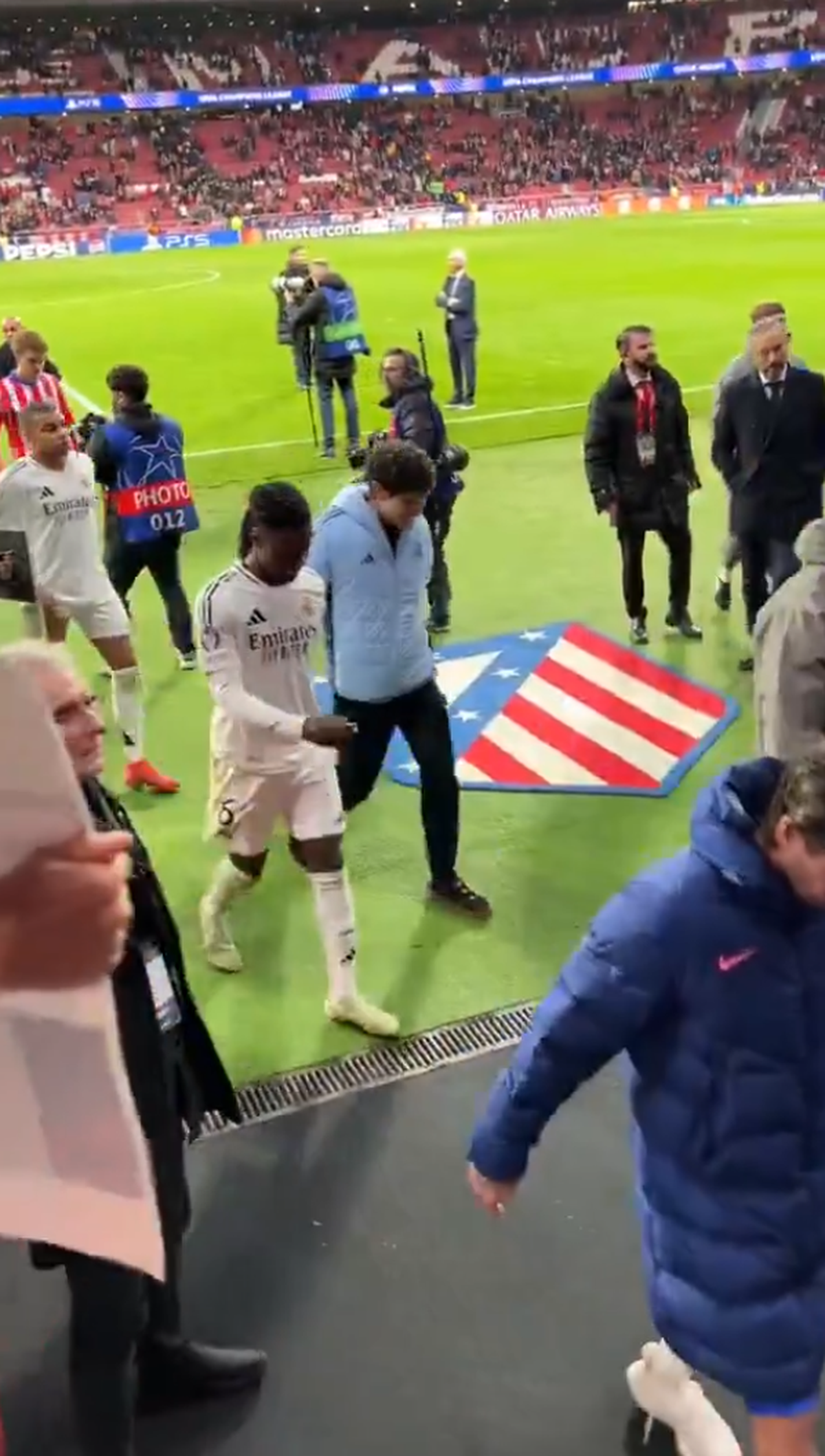 4 fotbaliști de la Real Madrid vor fi anchetați de UEFA, în urma gesturilor scandaloase de la finalul meciului!