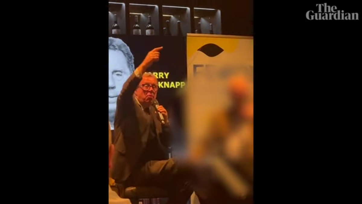 Celebrul antrenor englez e acuzat că a făcut salutul nazist pe scenă, după ce l-a numit pe Thomas Tuchel „spion german”!