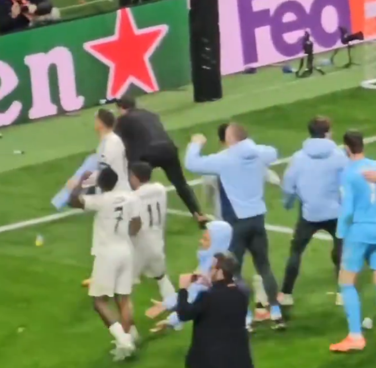 4 fotbaliști de la Real Madrid vor fi anchetați de UEFA, în urma gesturilor scandaloase de la finalul meciului!