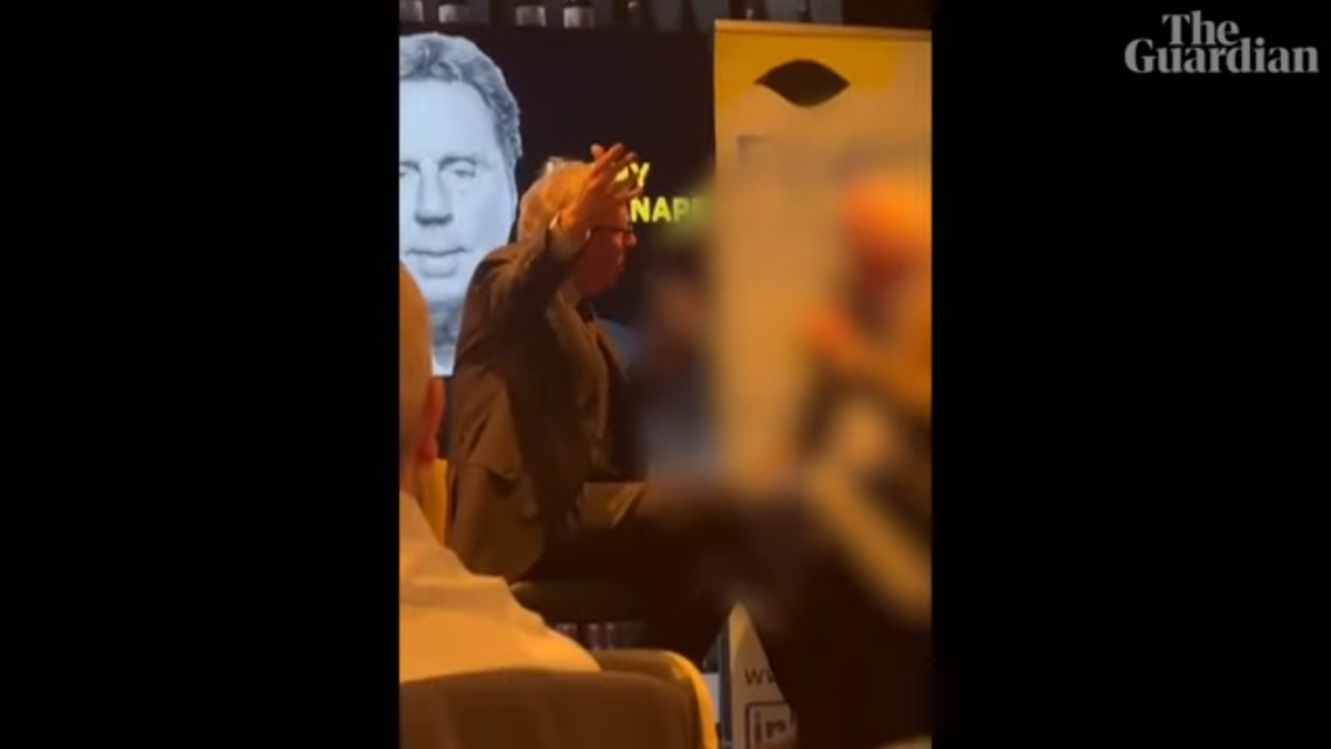 Celebrul antrenor englez e acuzat că a făcut salutul nazist pe scenă, după ce l-a numit pe Thomas Tuchel „spion german”!