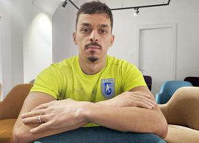 Lyes Houri își va înfrunta prietenul sâmbătă, în Rapid - Craiova: „Suntem amici, dar nu pe teren” + De ce s-a uitat FCSB - Lyon