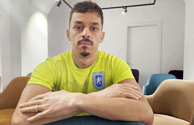 Lyes Houri își va înfrunta prietenul sâmbătă, în Rapid - Craiova: „Suntem amici, dar nu pe teren” + De ce s-a uitat FCSB - Lyon