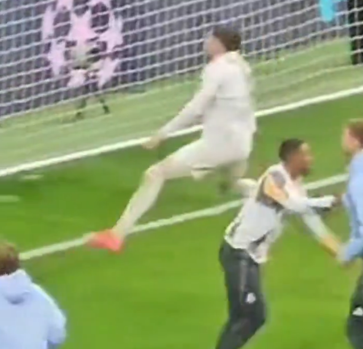 4 fotbaliști de la Real Madrid vor fi anchetați de UEFA, în urma gesturilor scandaloase de la finalul meciului!