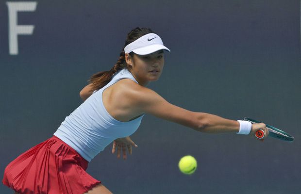 Emma Răducanu, eliminată în „sferturi” la Miami » Britanica a acuzat stări de amețeală și a avut nevoie de îngrijiri medicale