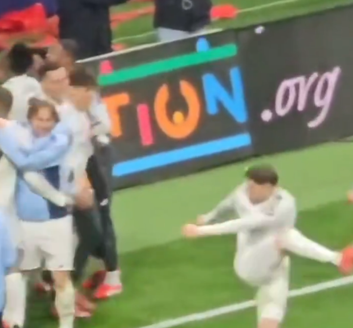 4 fotbaliști de la Real Madrid vor fi anchetați de UEFA, în urma gesturilor scandaloase de la finalul meciului!