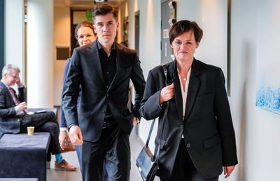 „M-a lovit în cap de zece-douăzeci de ori” » Un mare campion își acuză tatăl de violență! I-a atacat și sora: „Avea un prosop ud. L-a folosit ca pe un bici în fața mea”