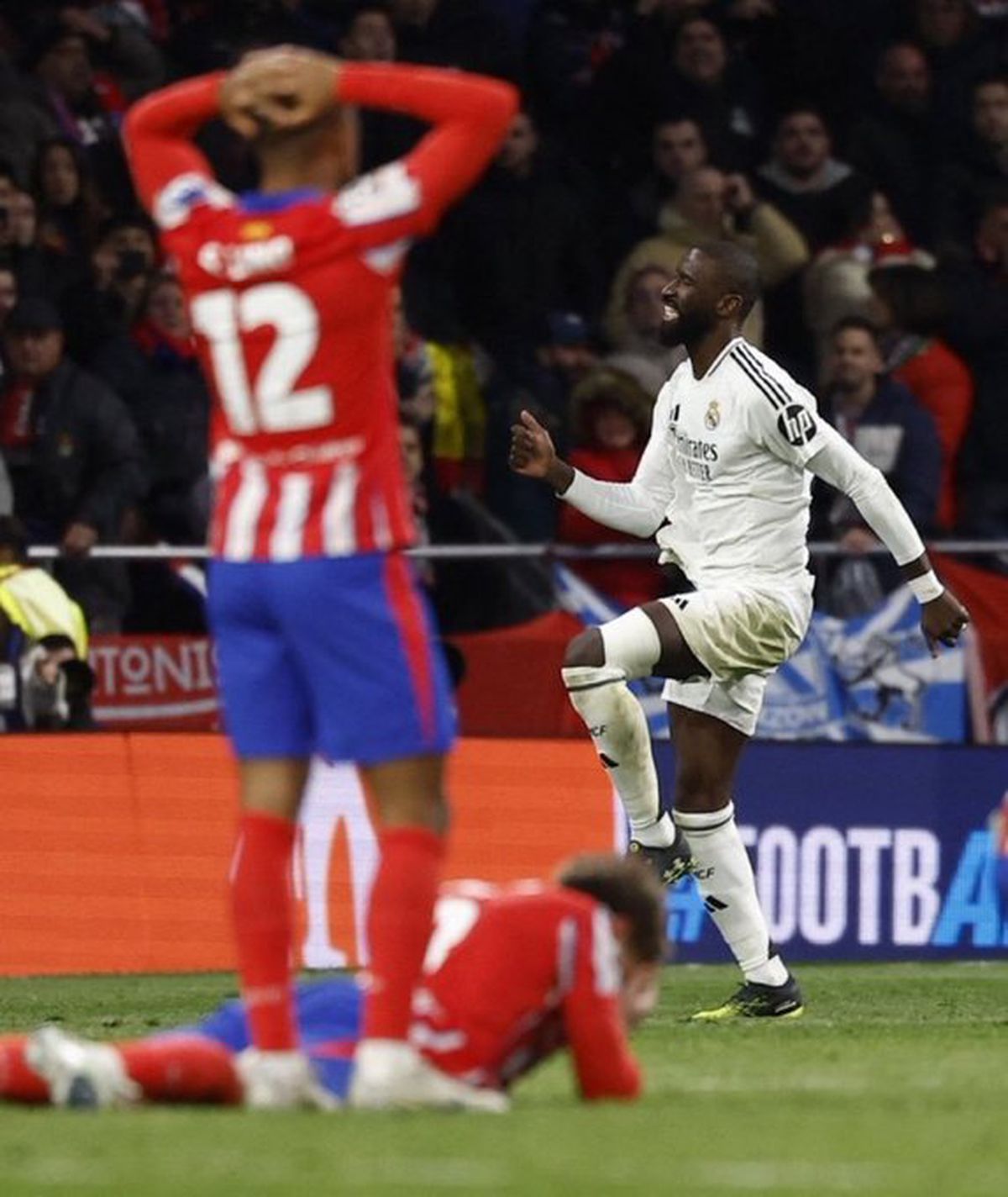 4 fotbaliști de la Real Madrid vor fi anchetați de UEFA, în urma gesturilor scandaloase de la finalul meciului!