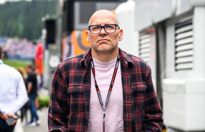 Jacques Villeneuve îl critică pe „arogantul” Lawson, dat afară de Red Bull din Formula 1: „A venit și a avut acele declarații, acum plătește”