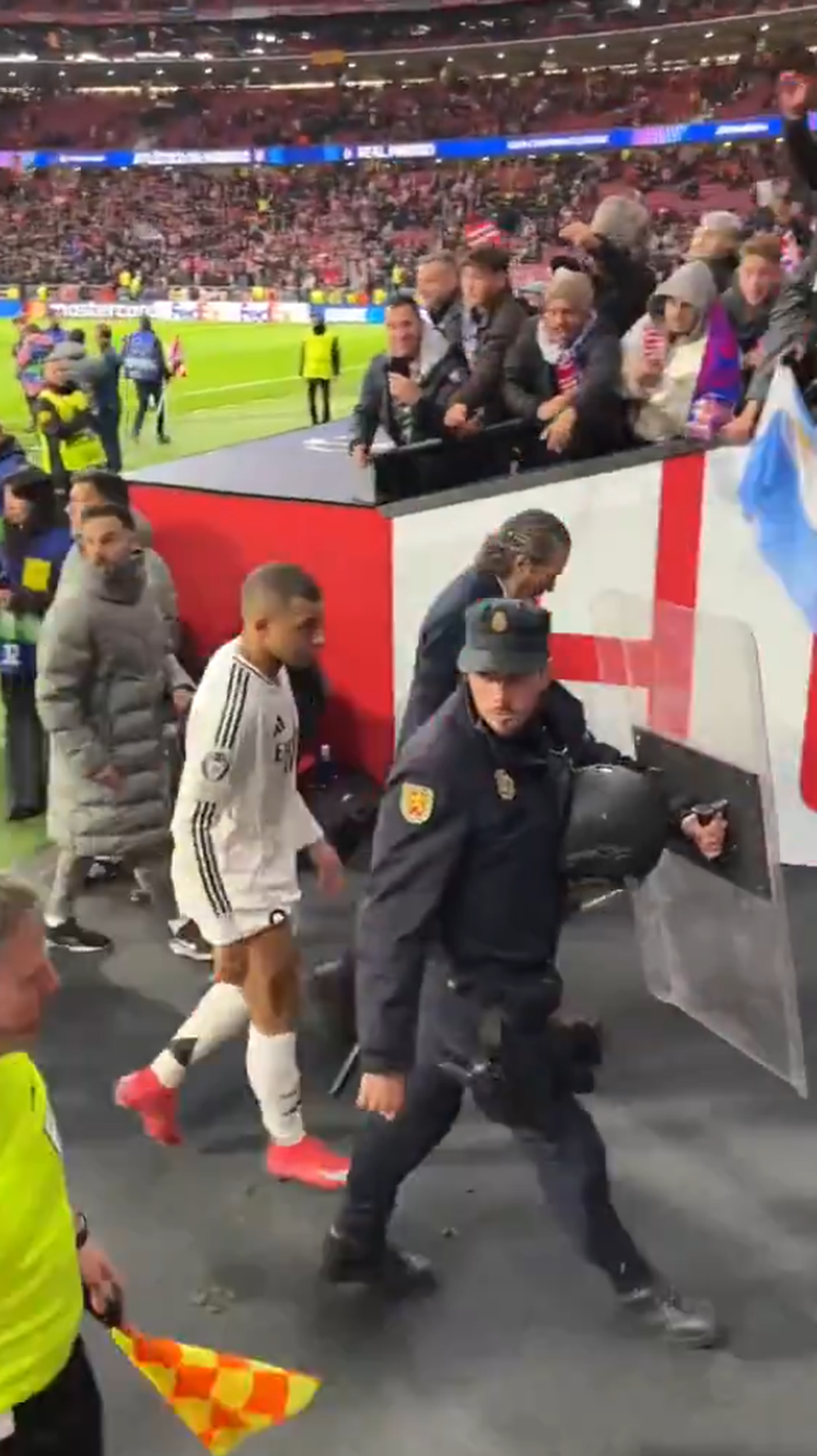 4 fotbaliști de la Real Madrid vor fi anchetați de UEFA, în urma gesturilor scandaloase de la finalul meciului!