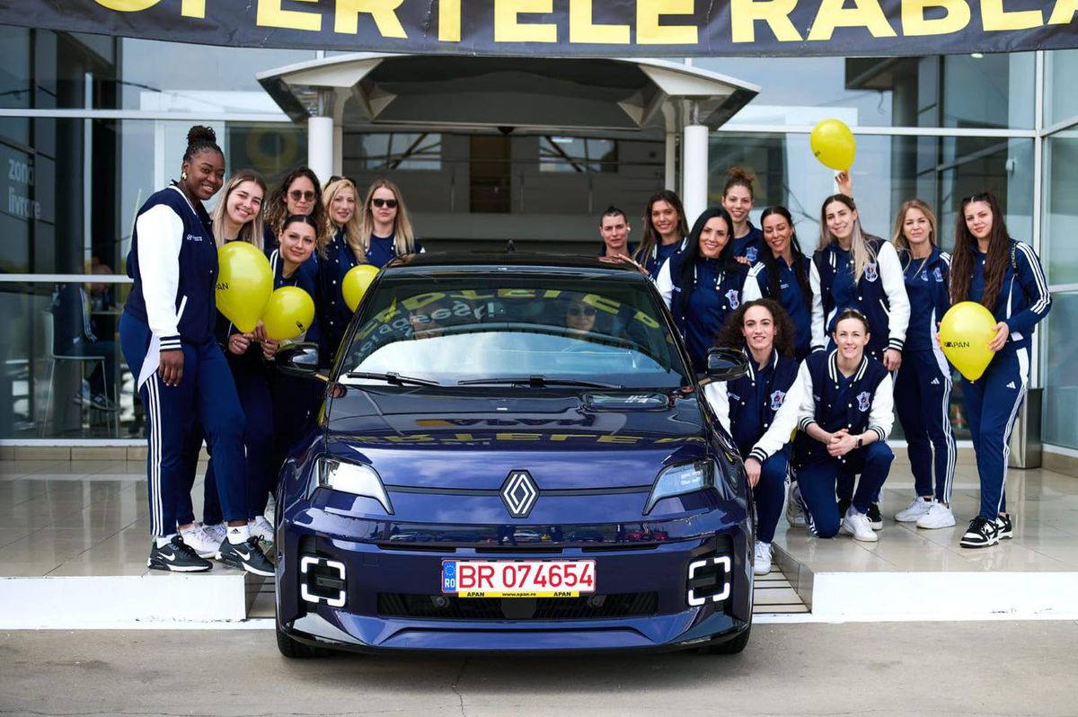 Handbalistele Dunării Brăila, vizită în showroom pentru noul Renault 5: „O experiență unică”