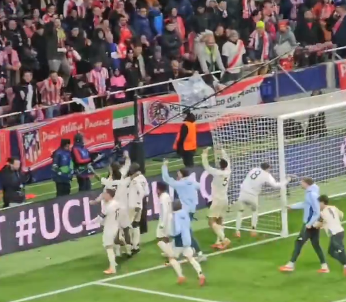 4 fotbaliști de la Real Madrid vor fi anchetați de UEFA, în urma gesturilor scandaloase de la finalul meciului!