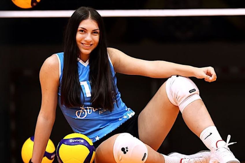 Bianca Cucu, la o ședință foto a celor de la CSM București / Sursă foto: Facebook