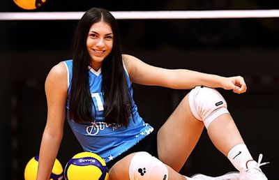 Fenomen în voleiul românesc! Poartă 46 la picior și măsoară 1,85 metri înălțime la doar 14 ani: „Am acest atu genetic” » E deja om de bază în prima ligă