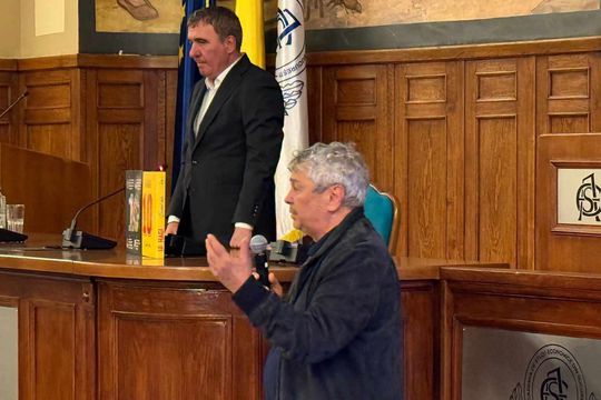 Mircea Lucescu și Gheorghe Hagi la lansarea cărții „Drumul meu”, foto: Andrei Crăițoiu