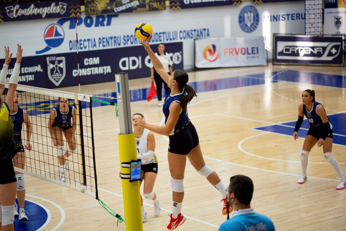 Fenomen în voleiul românesc! Poartă 46 la picior și măsoară 1,85 metri înălțime la doar 14 ani: „Am acest atu genetic” » E deja om de bază în prima ligă