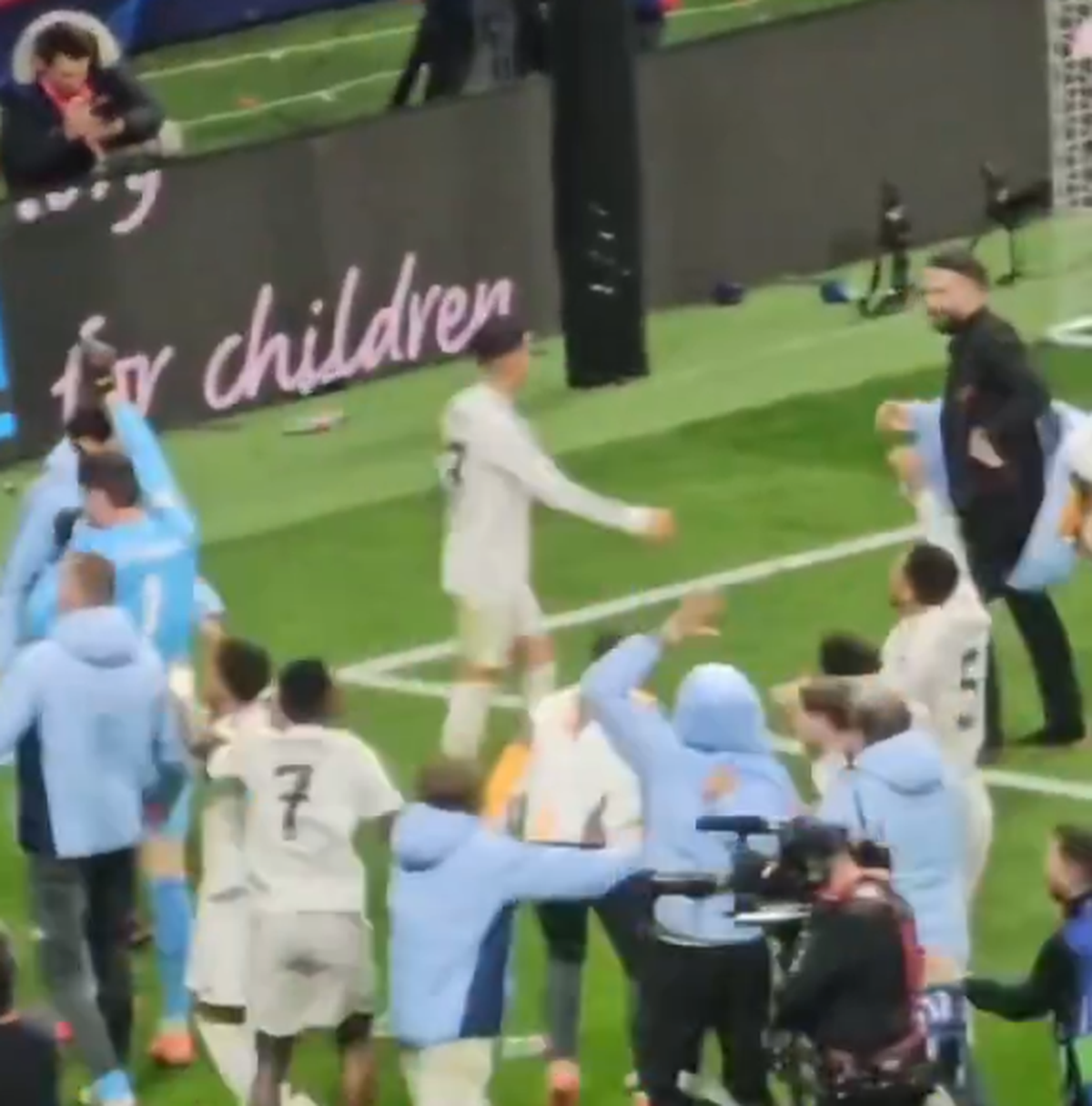 4 fotbaliști de la Real Madrid vor fi anchetați de UEFA, în urma gesturilor scandaloase de la finalul meciului!