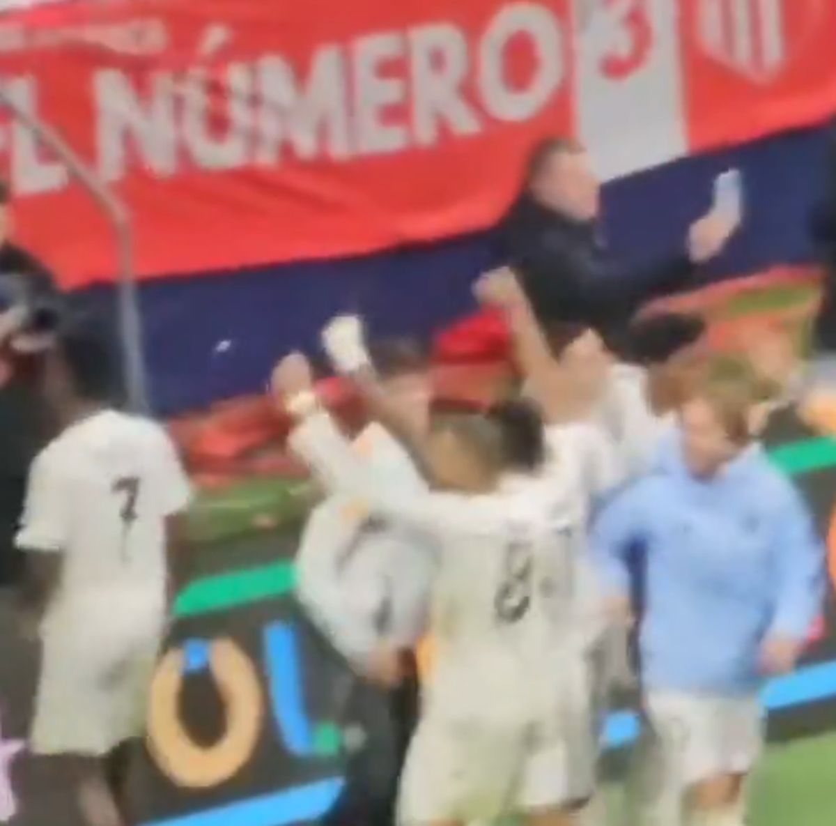 4 fotbaliști de la Real Madrid vor fi anchetați de UEFA, în urma gesturilor scandaloase de la finalul meciului!