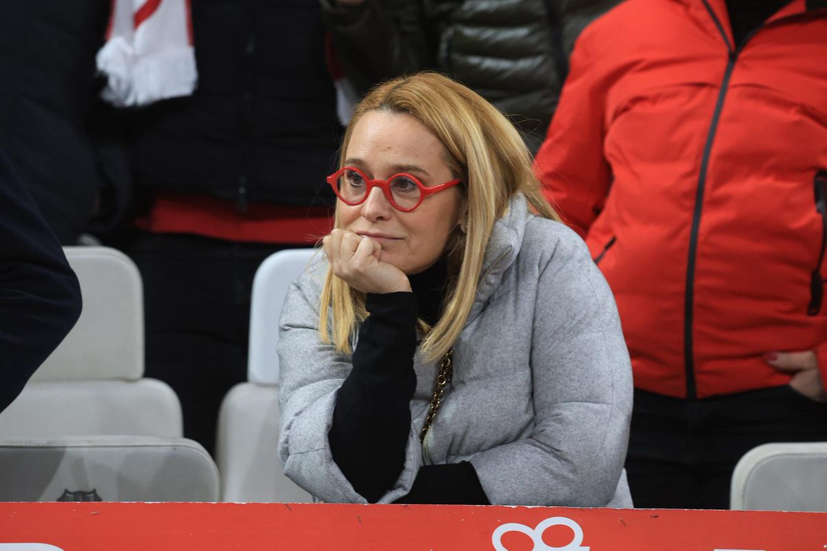 Lângă cine a fost fotografiată Andreea Esca la Istanbul! Monument de tristețe la final