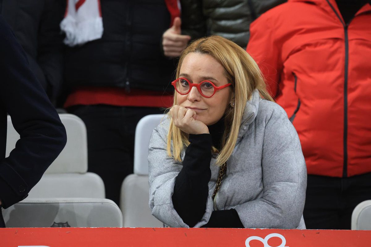 Lângă cine a fost fotografiată Andreea Esca la Istanbul! Monument de tristețe la final