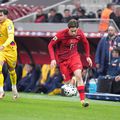 Rațiu, concentrat la arbitru în loc să se replieze după ce a pierdut balonul // foto: Imago Images