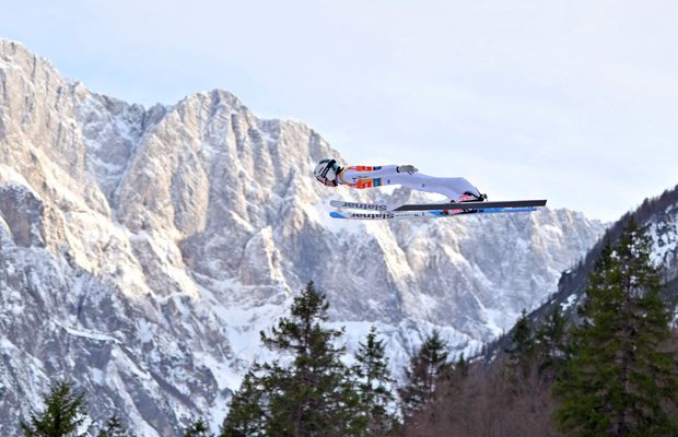 Zbor istoric! Nika Prevc a stabilit un nou record mondial la sărituri cu schiurile