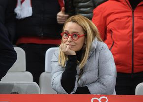 Lângă cine a fost fotografiată Andreea Esca la Istanbul! Monument de tristețe la final