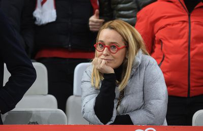 Lângă cine a fost fotografiată Andreea Esca la evenimentul lunii martie