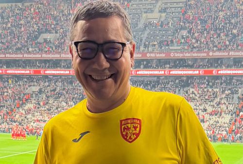 Victor Ponta, la Turcia – România cu tricourile ambelor naționale