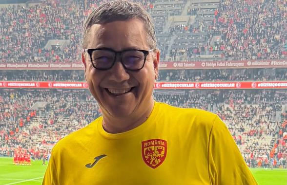 Moment curios: Victor Ponta s-a dus la Turcia - România îmbrăcat cu tricourile AMBELOR naționale, unul peste altul! „Cok cok cok zor”