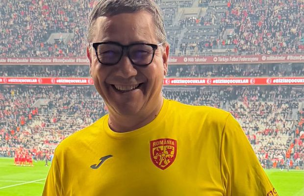 Moment curios: Victor Ponta s-a dus la Turcia - România îmbrăcat cu tricourile AMBELOR naționale, unul peste altul! „Cok cok cok zor”