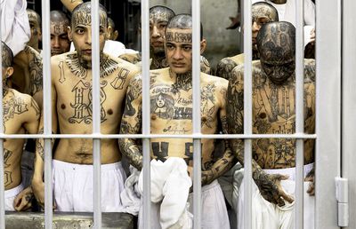 De necrezut: Jocurile Olimpice ale Cartelurilor, o competiție în care prizonierii luptă pe viață și pe moarte, spre amuzamentul elitei mexicane