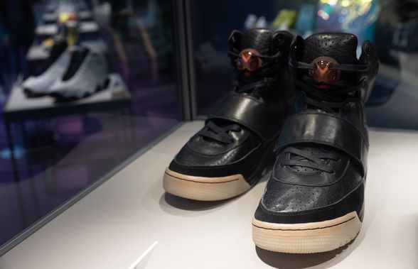 Cea mai mare sumă plătită vreodată pentru o pereche de pantofi sport! Recordul stabilit de Air Jordan 1 a fost doborât de Kanye West