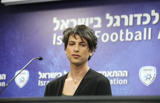 Arbitrul israelian care își face operație de schimbare de sex și-a spus povestea într-o conferință: „Mama spune că sunt o fată frumoasă”