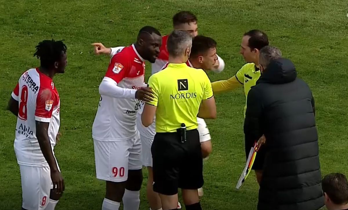 Circ în Hermannstadt - Gaz Metan: gol validat de „central”, anulat de tușier, apoi validat din nou! Scandal pe teren