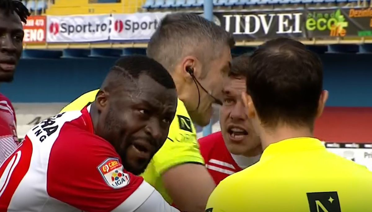 Circ în Hermannstadt - Gaz Metan: gol validat de „central”, anulat de tușier, apoi validat din nou! Scandal pe teren