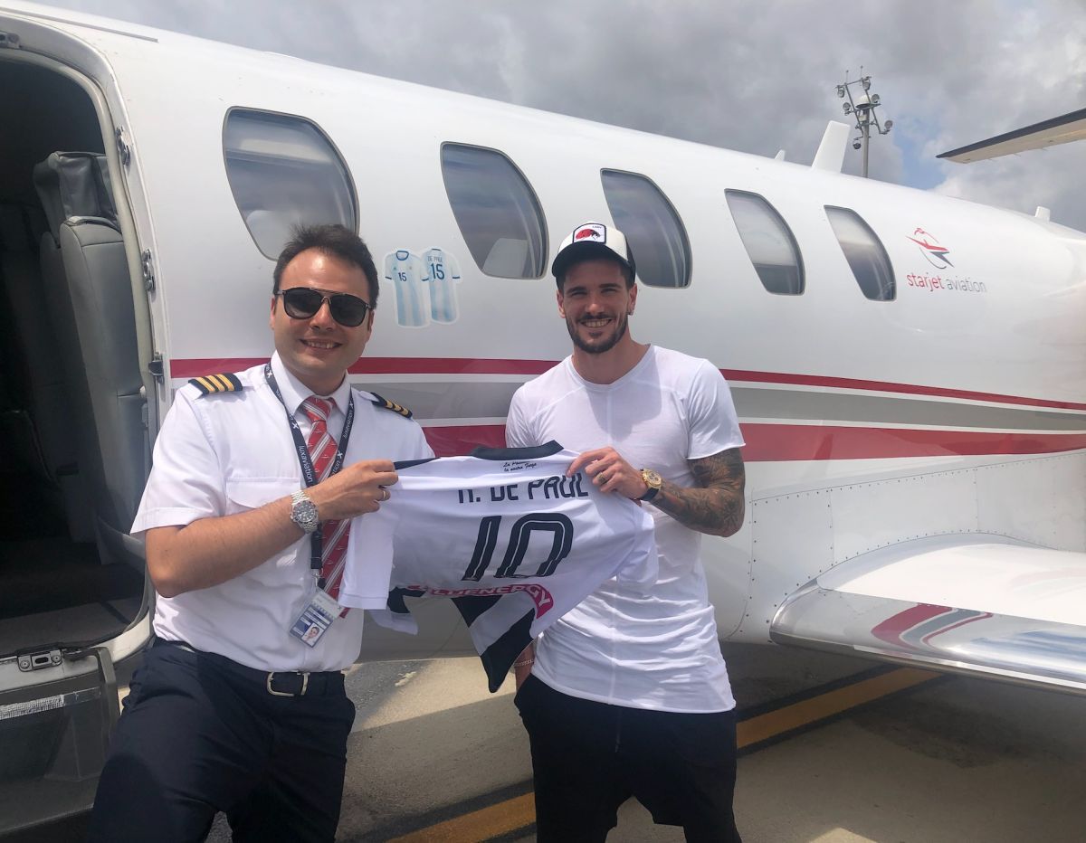 Zboară cu starurile » Un pilot român plimbă fotbaliști celebri în jet-uri private! Ce supervedete au călătorit cu el