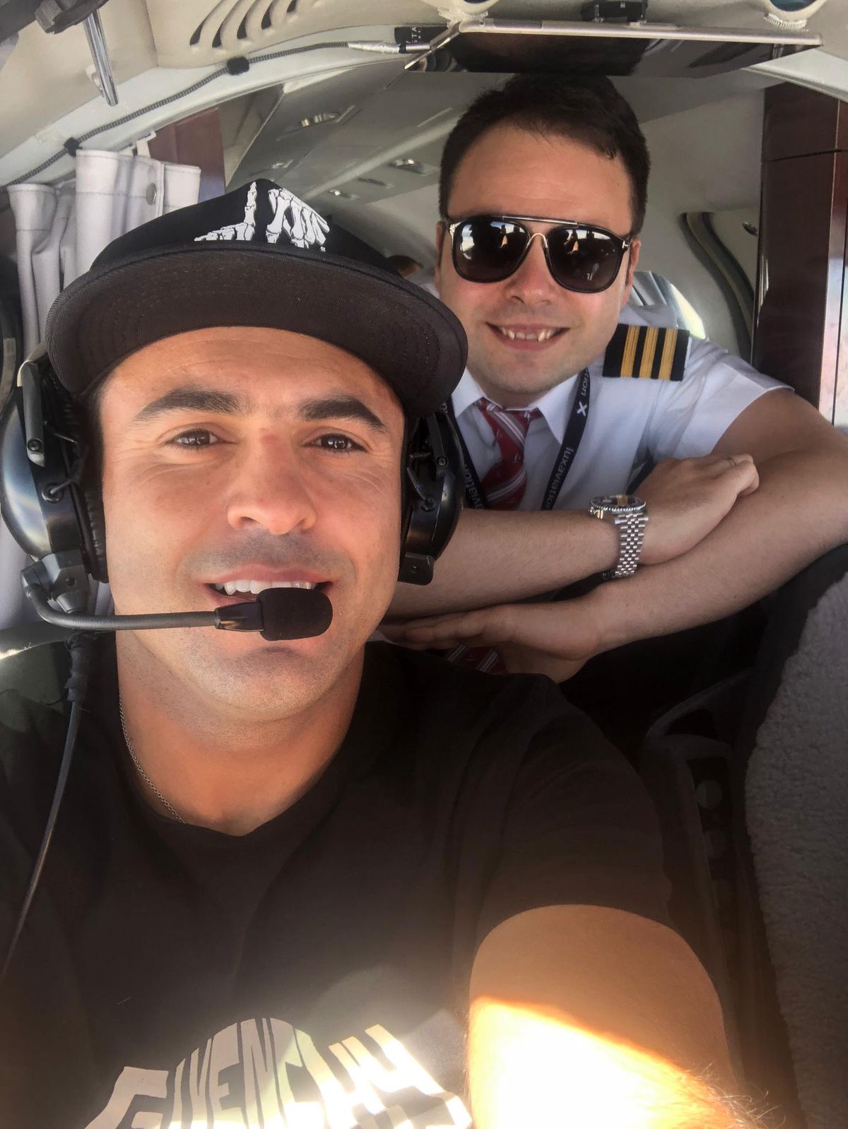 Zboară cu starurile » Un pilot român plimbă fotbaliști celebri în jet-uri private! Ce supervedete au călătorit cu el